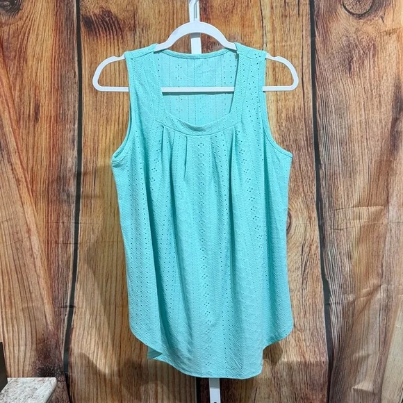 🚨(4/$10) Sleeveless Square Neckline Blouse Size L - Picture 2 of 4